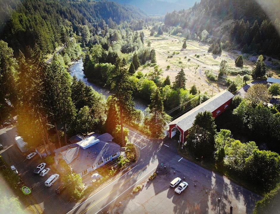 Westfir Lodge & Mountain Market Oakridge Dış mekan fotoğraf